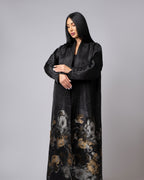 عباية بلونين بيج ورمادي داكن مع حافة سفلية منقوشة