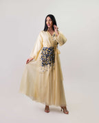 عباية بلونين بيج ورمادي داكن مع حافة سفلية منقوشة